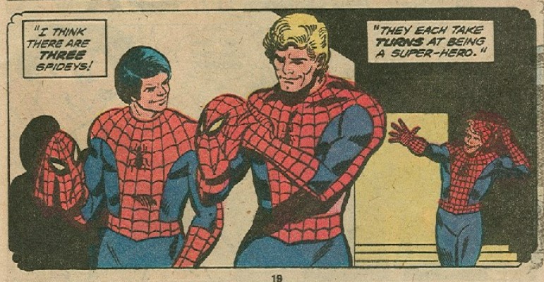 Viñeta en la que vemos a tres señores sin máscara disfrazados de Spider-Man. El texto dice:

I think there are THREE spideys! They each take TURNS at being a Super-Hero.