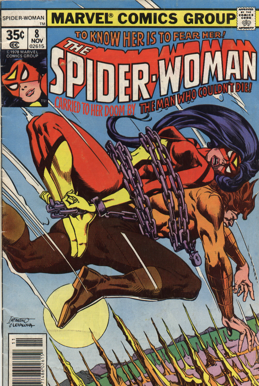 Portada del número ocho de Spider-Woman. Esta vez no la han atado con una cuerda. La han atado con cadenas. A otra persona.
