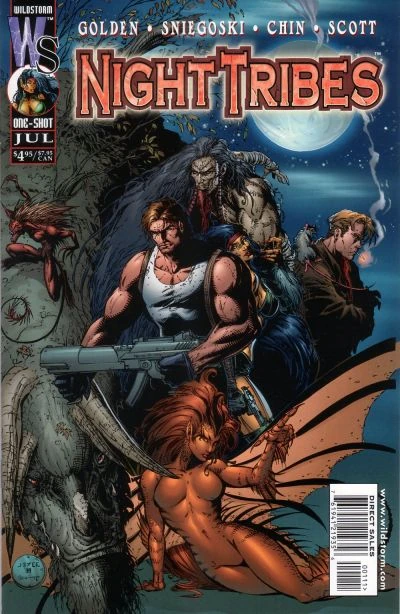 Portada de Night Tribes en la que vemos un fondo nocturno -claro- y delante una serie de... seres. Hay varios no muy humanos como una especie de demonio pequeño peludo o una rata, también algo que podría ser un ratón. Pero en el centro hay un grupo mínimamente humano. Un mazas en camiseta imperio con una enorme arma, una mujer morena con una pistola que está espalda con espalda con él restregándose, un tipo que parece una mezcla con un chivo, un rubio a un lado fumando, y una especie de mujer-polilla con senos tan generosos que firman iniciativas del parlamento europeo. Todo ello en el más puro estilo noventero en el que sabes que algunos de los diseños son reciclajes de ideas para tatuarse.