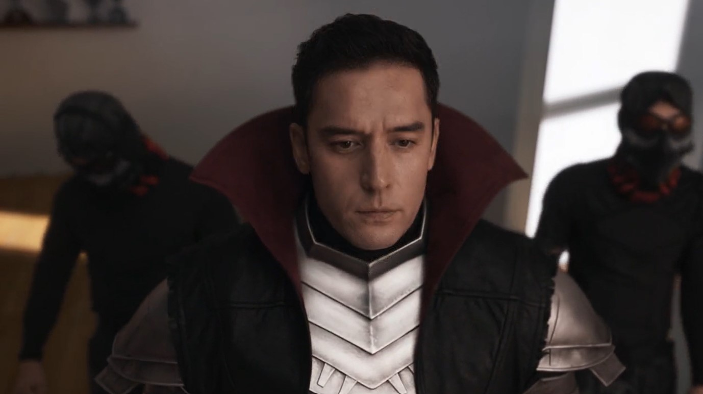 Imagen en la que vemos al malvado de antes, pero sin casco. Es un tipo normal, está en el gimnasio y tiene a dos masillas detrás. Una de cada.