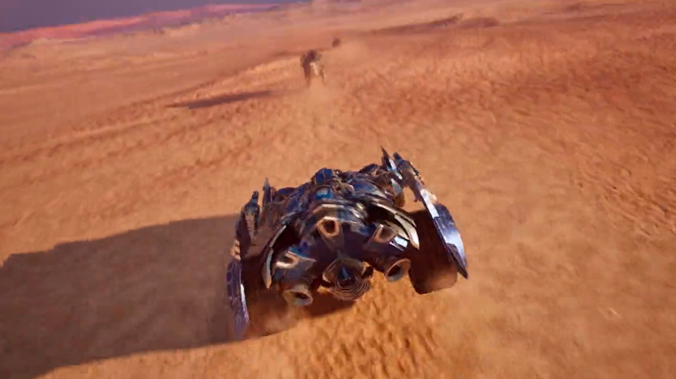 Un entorno desértico en el que vemos un coche azul que va convirtiéndose en una nave.