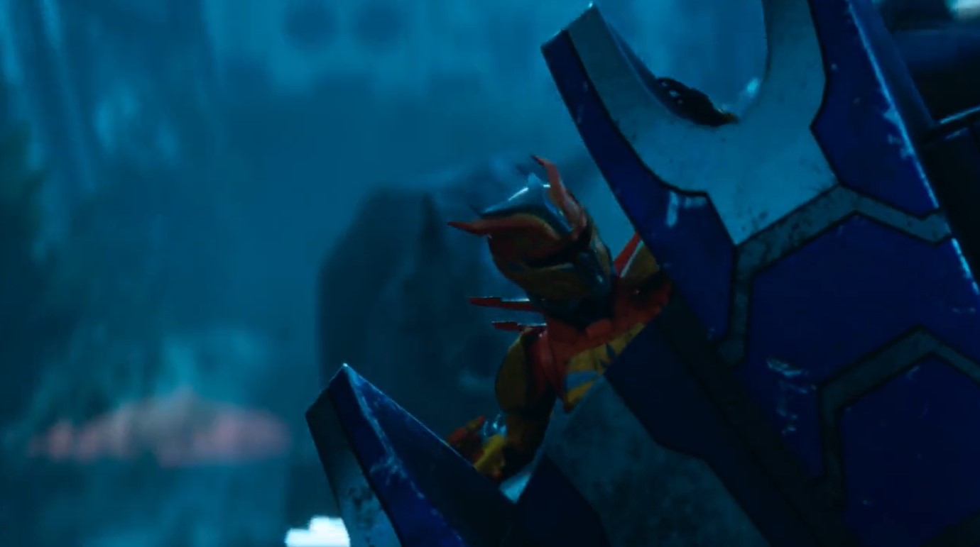 Imagen en la que vemos a uno de los personajes, agarrado al triceratops, de fondo vemos corriendo al t-rex.