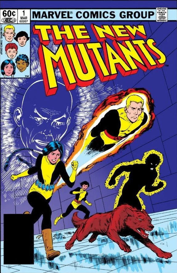 Porta del The New Mutants 1 en la que vemos a los Bebes X corriendo porque hay una cabeza fantasmal calva que les persigue.